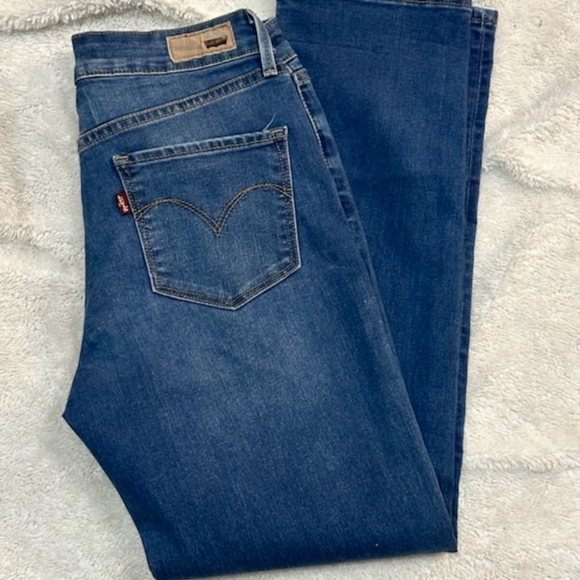 Levi's - Picture 2 of 6